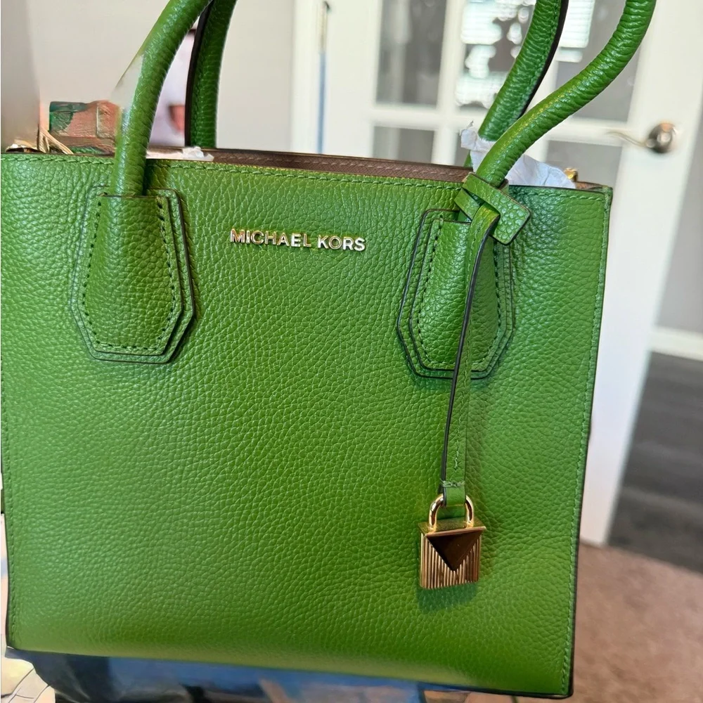 Michael Kors Green Pebbled Leather Satchel – Like New - Picture 1 of 5